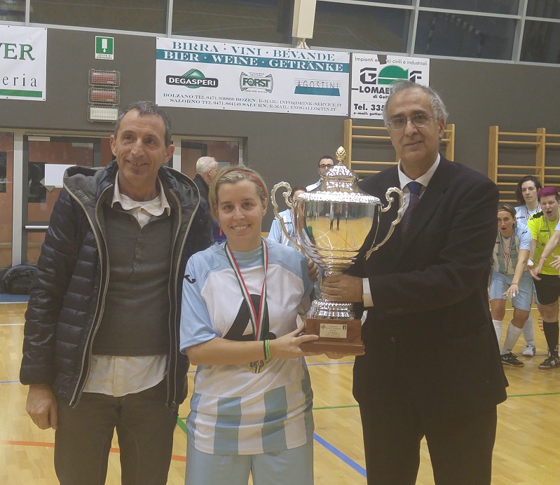Premiazione Coppa Italia Ca5 Femminile: Resp. Calcio a 5 Marco Rinaldi e Valentina Manica